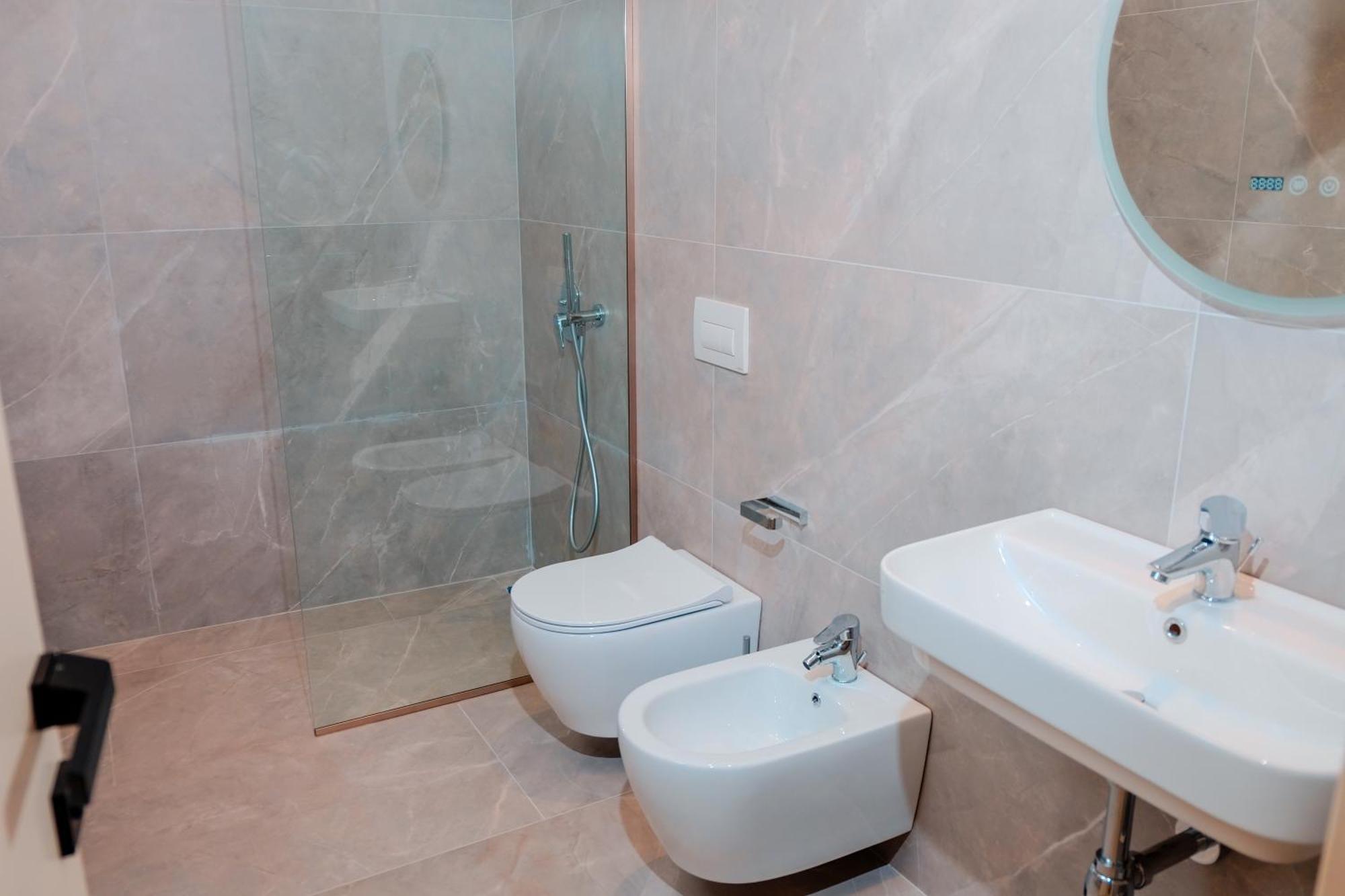Laid Hotel Wlora Zewnętrze zdjęcie
